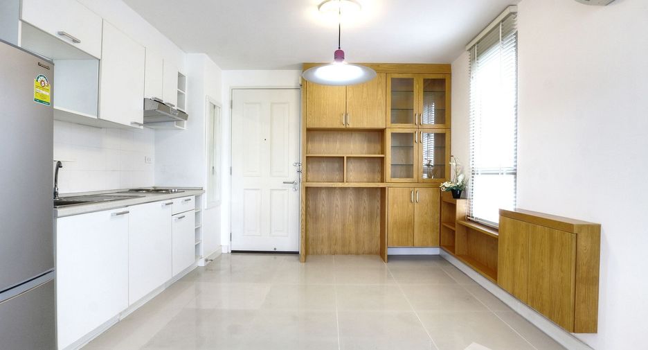 For rent 1 bed condo in Watthana, Bangkok