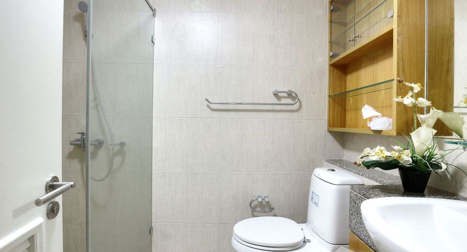 For rent 1 bed condo in Watthana, Bangkok