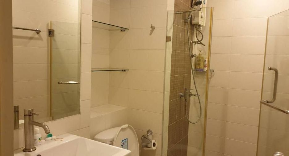 Condo en alquiler de 2 habitaciones en Yan Nawa, Bangkok