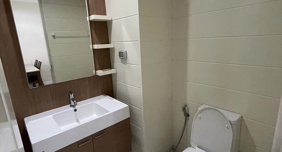 Wohnung zur Miete mit 1 Zimmer in Khlong San, Bangkok