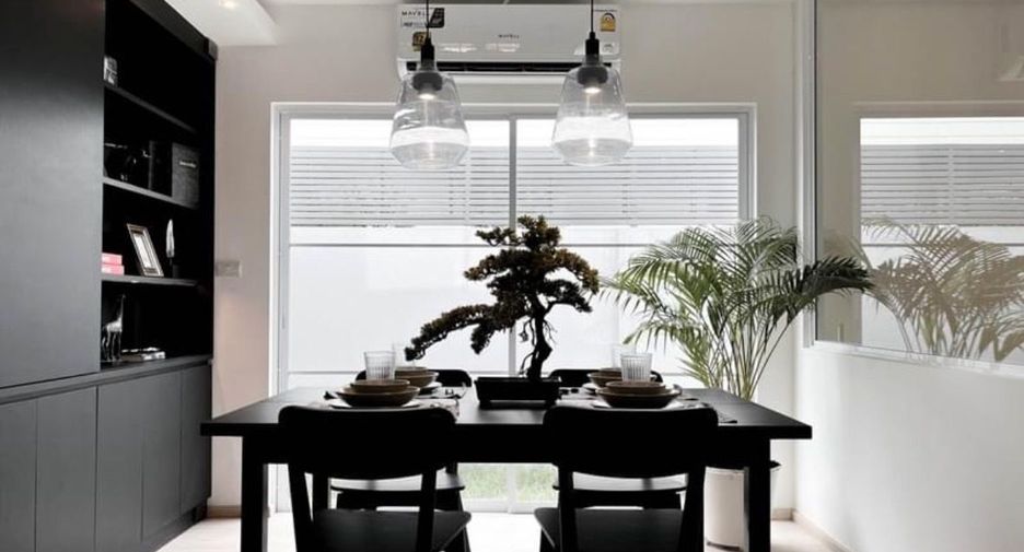 For rent 3 bedrooms townhouse in Prawet, Bangkok