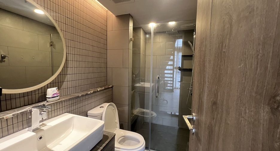 For rent 1 bed condo in Pathum Wan, Bangkok