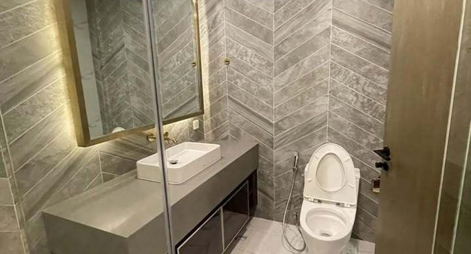 For rent 3 bedrooms condo in Khlong Toei, Bangkok