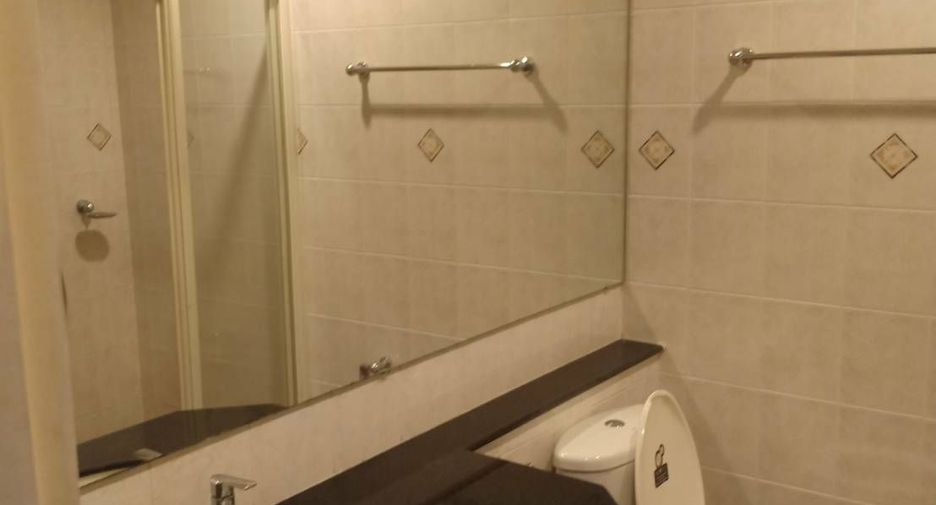 For rent 4 bedrooms townhouse in Watthana, Bangkok