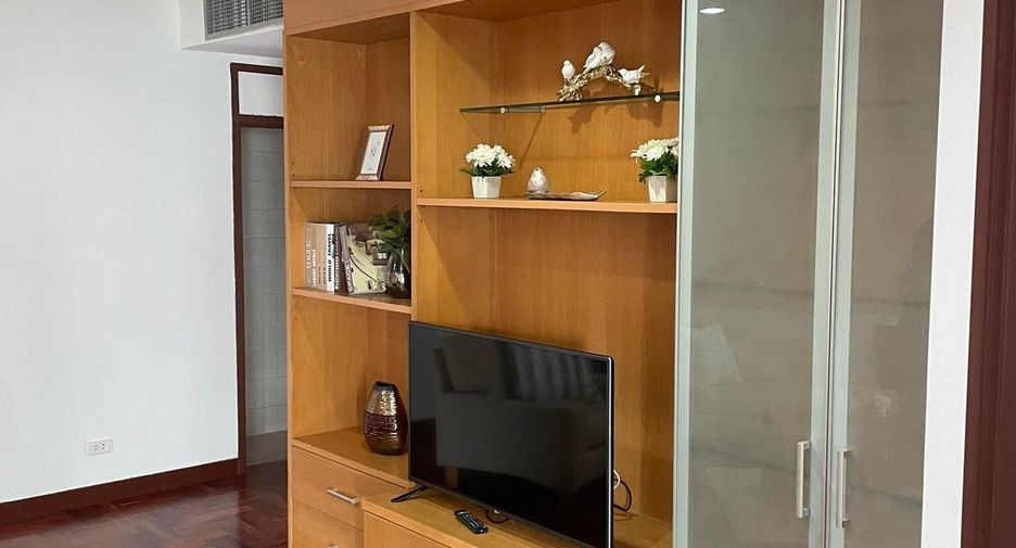 For rent 2 bedrooms apartment in Khlong Toei, Bangkok