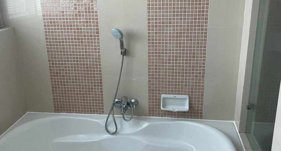 For rent 2 bedrooms apartment in Khlong Toei, Bangkok