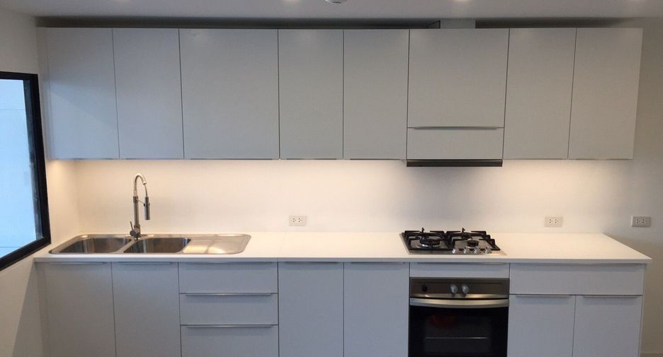Condo en alquiler de 3 habitaciones en Watthana, Bangkok