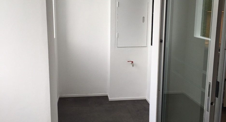 Condo en alquiler de 3 habitaciones en Watthana, Bangkok