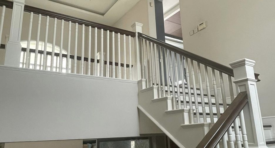 Casa en alquiler de 4 habitaciones en Bang Phli, Samut Prakan
