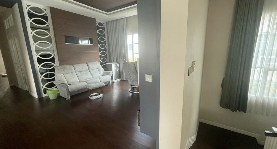 Casa en alquiler de 4 habitaciones en Bang Phli, Samut Prakan