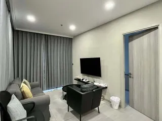 À louer 2 chambres condo à Huai Khwang, Bangkok