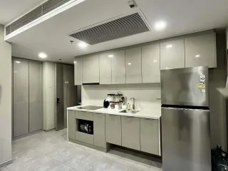 À louer 2 chambres condo à Huai Khwang, Bangkok