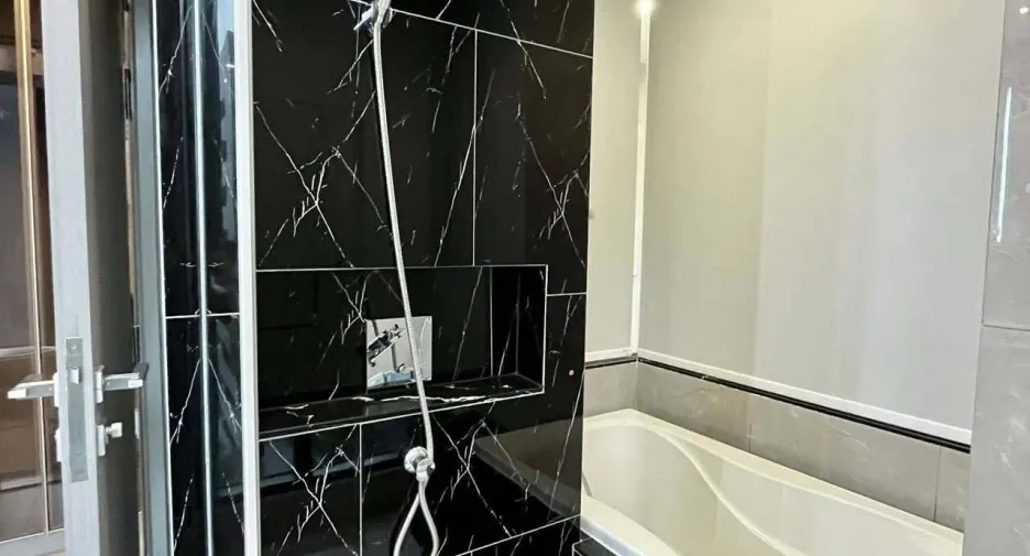 For rent 2 bedrooms condo in Huai Khwang, Bangkok