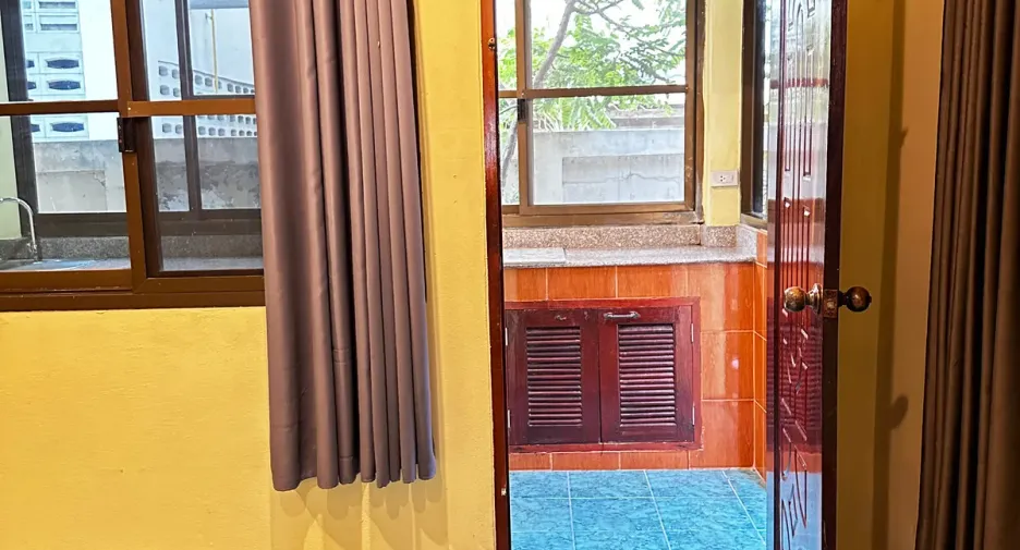 For sale and for rent 3 bedrooms townhouse in Din Daeng, Bangkok