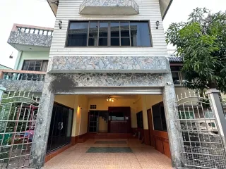 For sale and for rent 3 bedrooms townhouse in Din Daeng, Bangkok