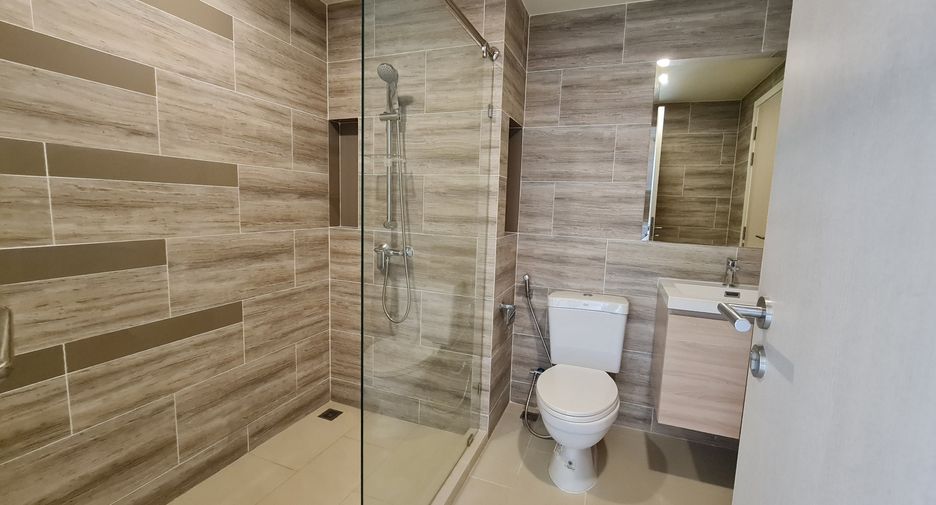 For rent 2 bedrooms condo in Huai Khwang, Bangkok