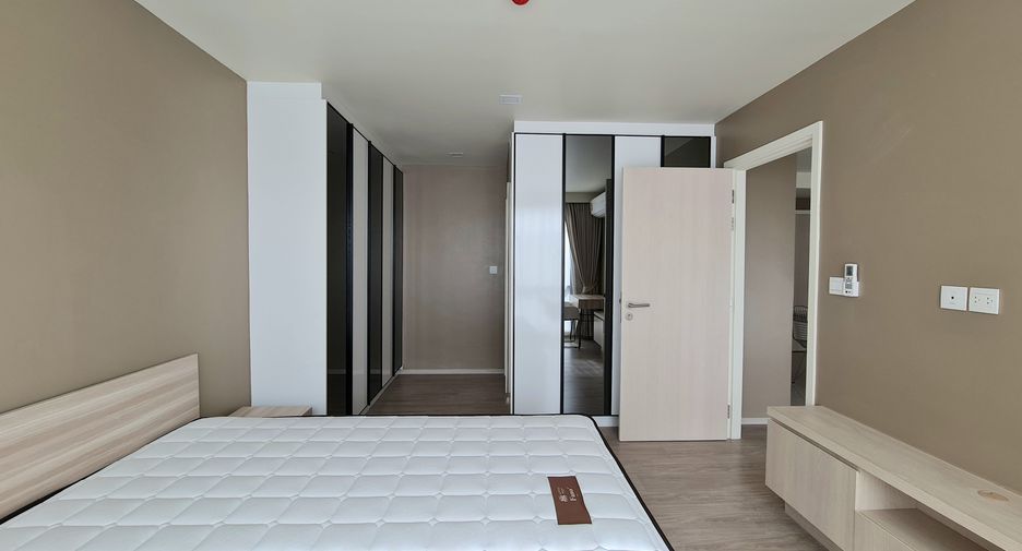 For rent 2 bedrooms condo in Huai Khwang, Bangkok