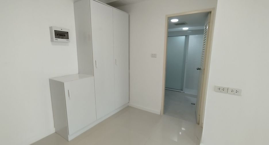 For rent 2 bedrooms apartment in Khlong Toei, Bangkok
