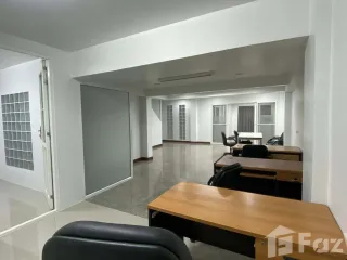 For rent 4 bedrooms townhouse in Bang Na, Bangkok