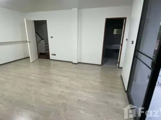 For rent 4 bedrooms townhouse in Bang Na, Bangkok