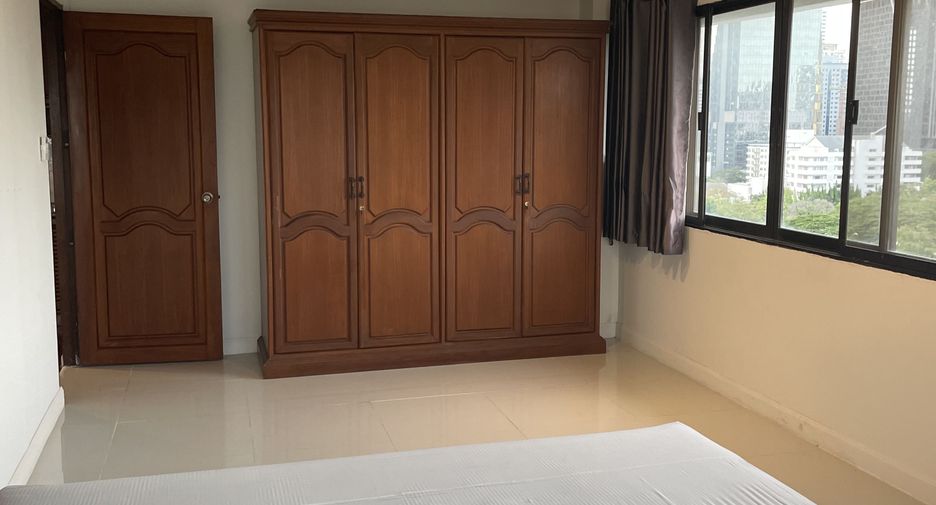 For rent 2 bedrooms apartment in Khlong Toei, Bangkok