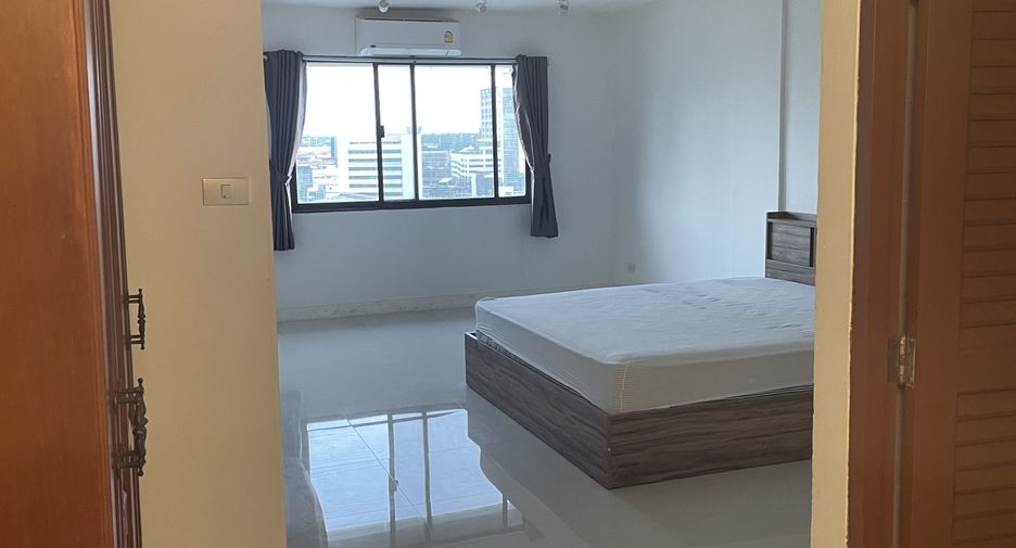 For rent 2 bedrooms apartment in Khlong Toei, Bangkok