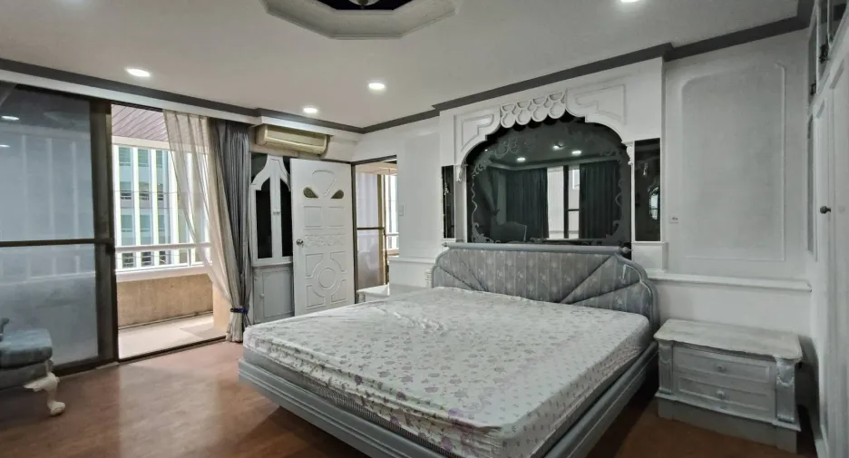 Condo en alquiler de 3 habitaciones en Watthana, Bangkok