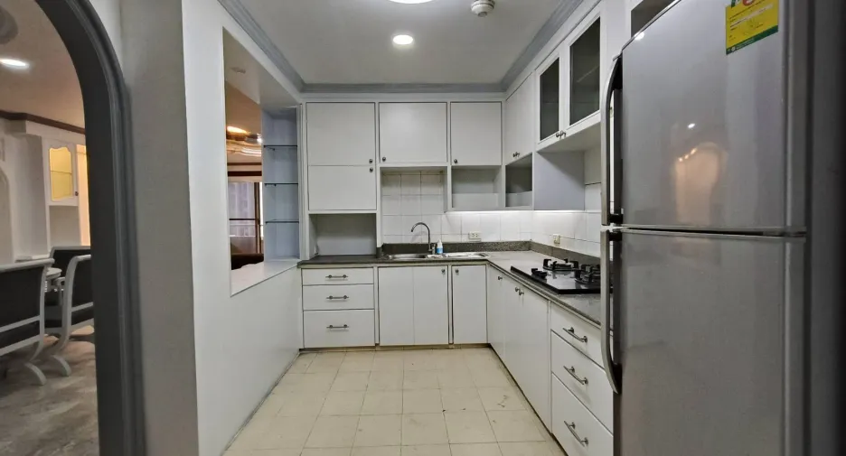 Condo en alquiler de 3 habitaciones en Watthana, Bangkok