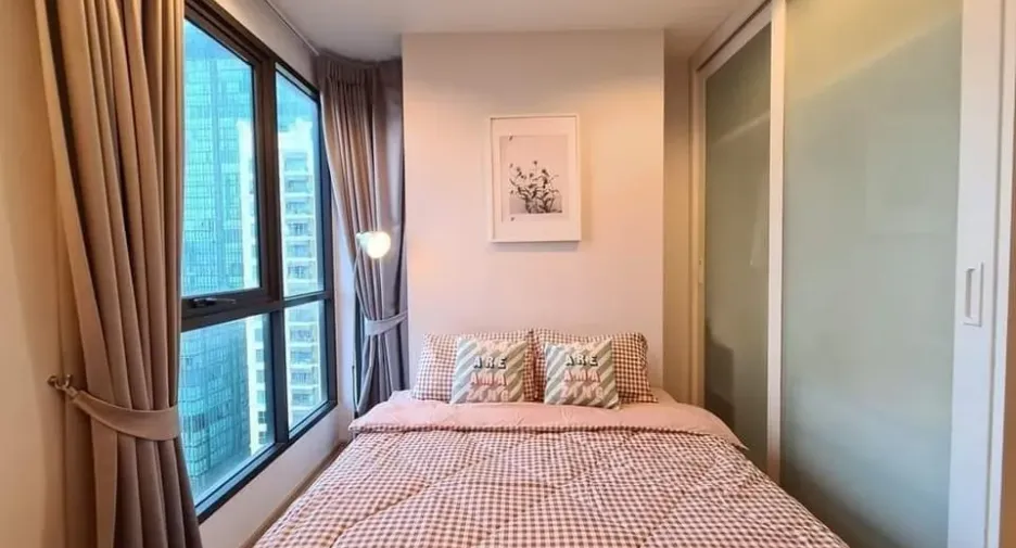For rent 2 bedrooms condo in Ratchathewi, Bangkok