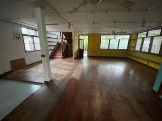 For rent 4 bedrooms house in Watthana, Bangkok