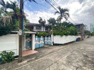 For rent 4 bedrooms house in Watthana, Bangkok