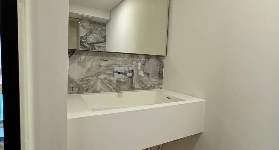 For rent 1 bed condo in Huai Khwang, Bangkok
