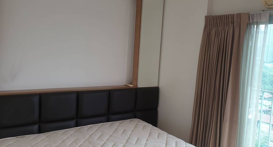 For rent 2 bedrooms condo in Watthana, Bangkok