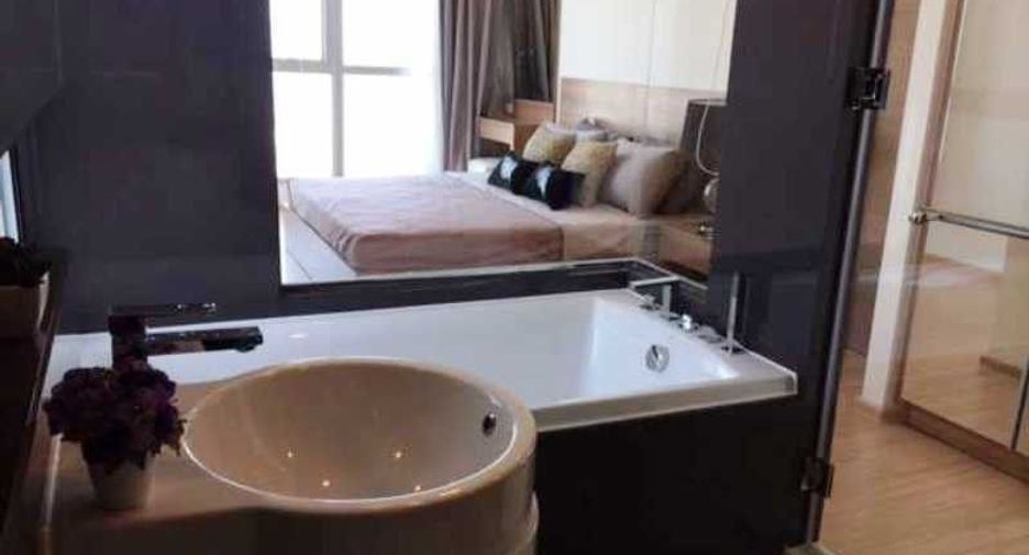 Condo en alquiler de 2 habitaciones en Phra Khanong, Bangkok