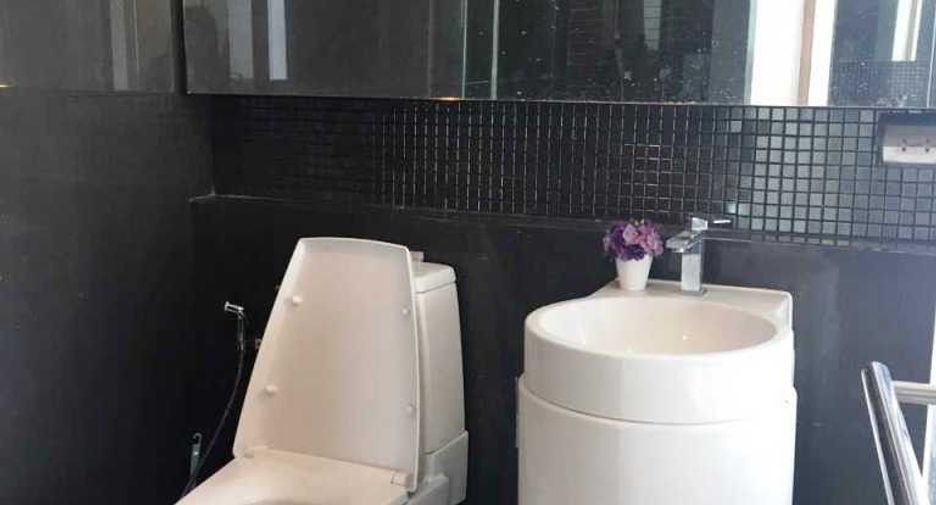 Condo en alquiler de 2 habitaciones en Phra Khanong, Bangkok