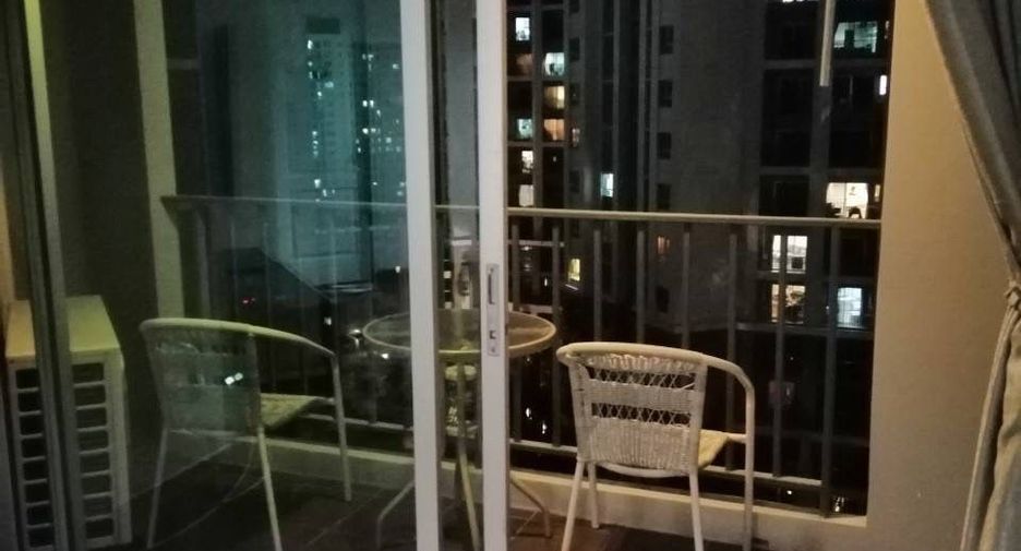 For rent 3 bedrooms condo in Huai Khwang, Bangkok