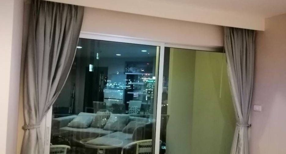 For rent 3 bedrooms condo in Huai Khwang, Bangkok