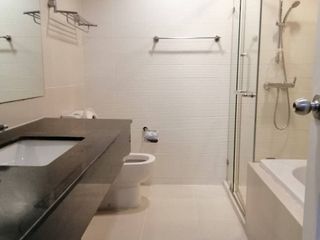 For rent 3 bedrooms condo in Huai Khwang, Bangkok