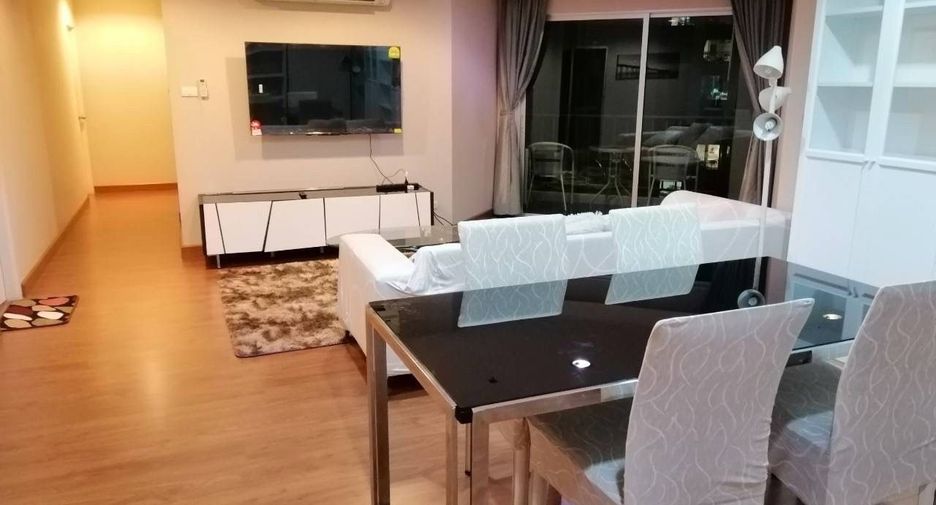 For rent 3 bedrooms condo in Huai Khwang, Bangkok
