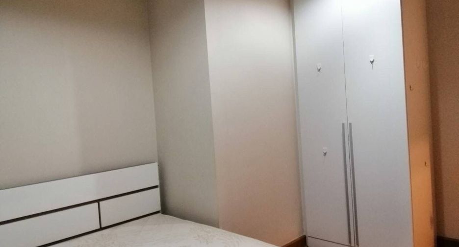 For rent 3 bedrooms condo in Huai Khwang, Bangkok