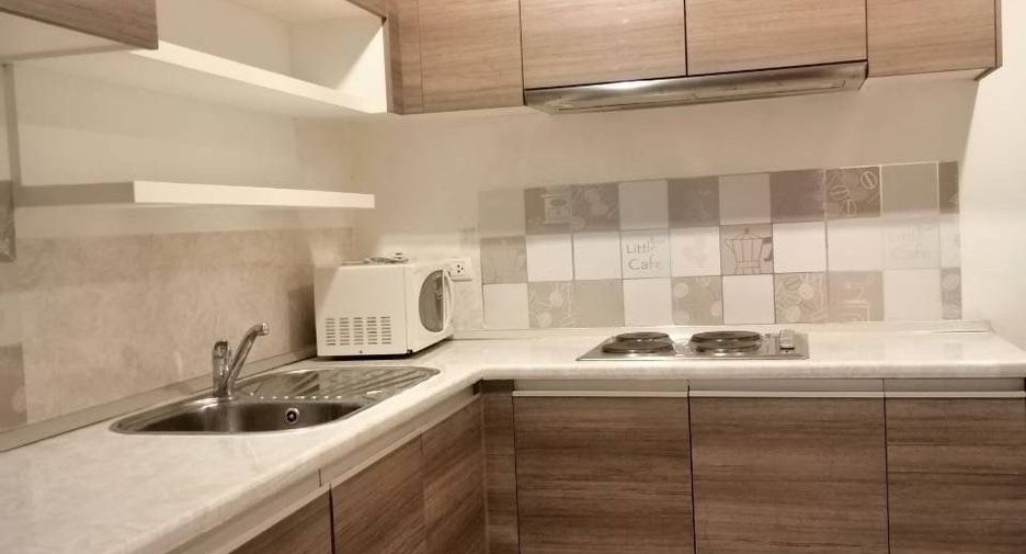 For rent 3 bedrooms condo in Huai Khwang, Bangkok