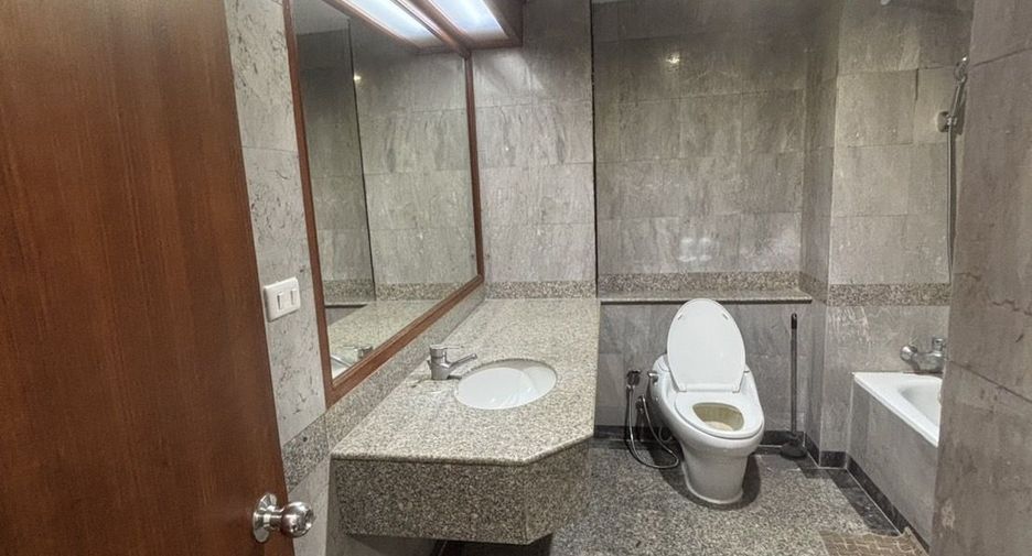 For rent 1 bed condo in Watthana, Bangkok