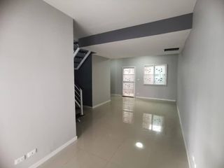 出租 3 卧室 联排别墅 在 Bang Phli, Samut Prakan