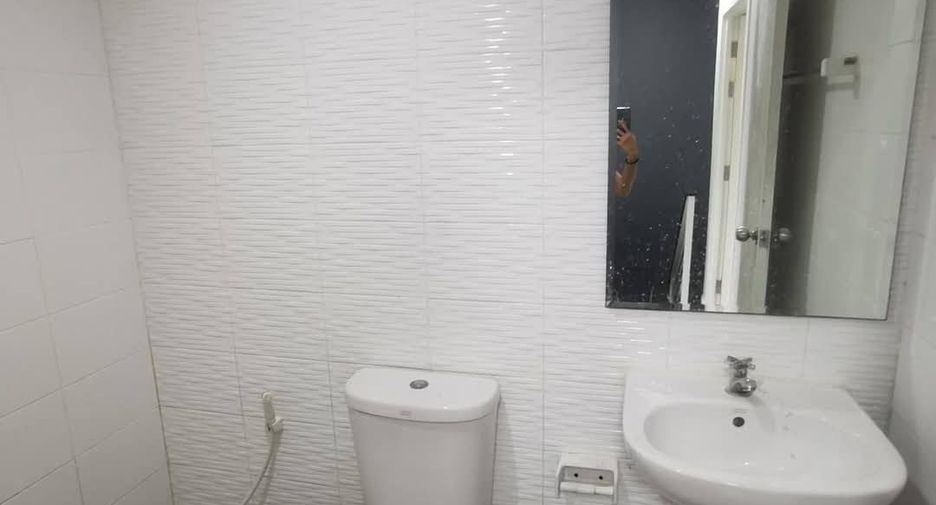 Casa adosada en alquiler de 3 habitaciones en Bang Phli, Samut Prakan