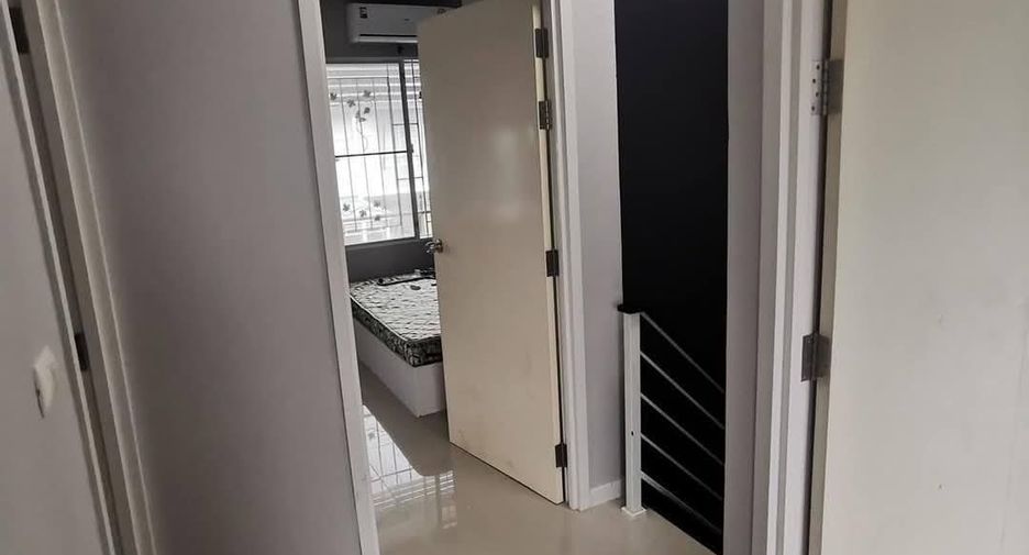 Casa adosada en alquiler de 3 habitaciones en Bang Phli, Samut Prakan