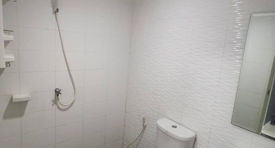 Casa adosada en alquiler de 3 habitaciones en Bang Phli, Samut Prakan