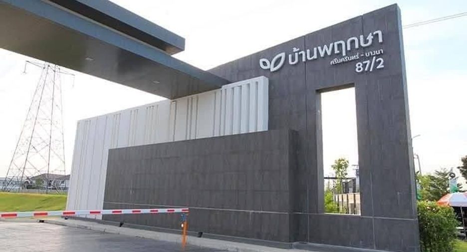 Casa adosada en alquiler de 3 habitaciones en Bang Phli, Samut Prakan