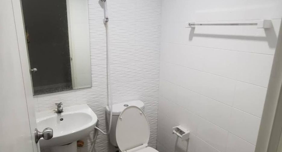 Casa adosada en alquiler de 3 habitaciones en Bang Phli, Samut Prakan