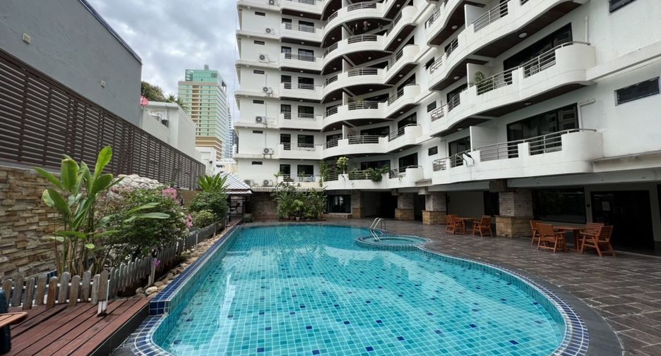 For rent 3 bedrooms apartment in Khlong Toei, Bangkok
