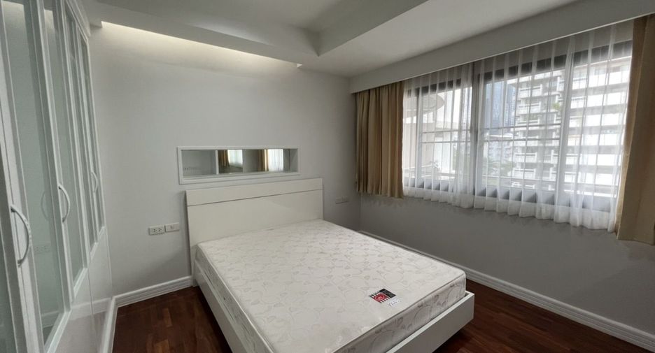 For rent 3 bedrooms apartment in Khlong Toei, Bangkok